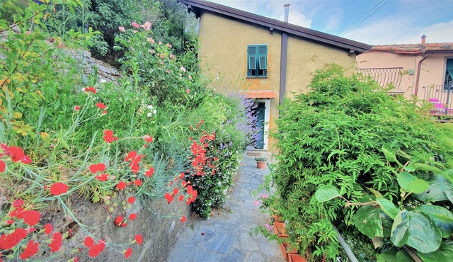 From Framanco 1. Oasis for 3 in the green near 5 Terre - Relax - Sea - Culture