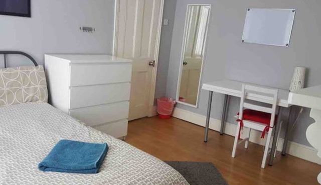 FRONT DOUBLE BEDROOM NEAR INFIRMARY
