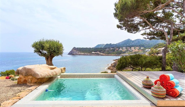 Front Line Sea Villa In Mallorca Up to 6 Guests
