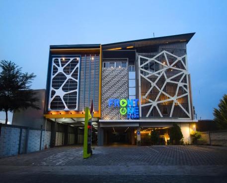 Front One Hotel Sragen