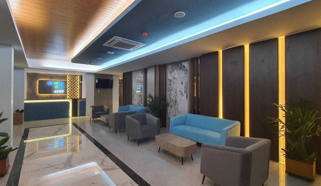 Front One Luxe Hotel Solo