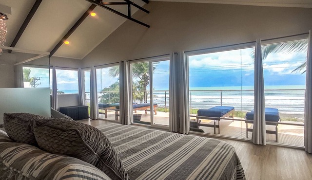 Front Row Beachfront Luxury House Sleeps 14 Playa Hermosa de Jaco