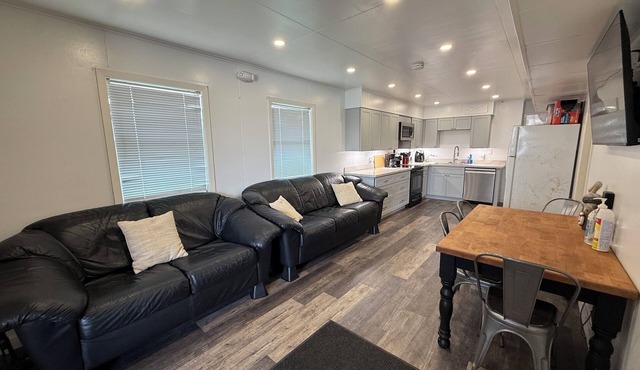 FRONT ROW VENICE MARINA 3 Bed 1 Bath Sleeps 10 HUGE FRONT DECK WD, ICE WIFI & TV