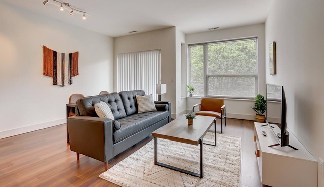 Frontdesk | 1 BR Apt by the Milwaukee Art Museum