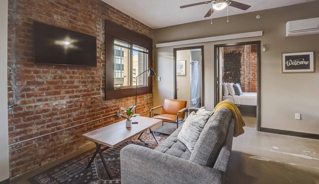 Frontdesk | 2 BR Apt by Sheldon Museum of Art