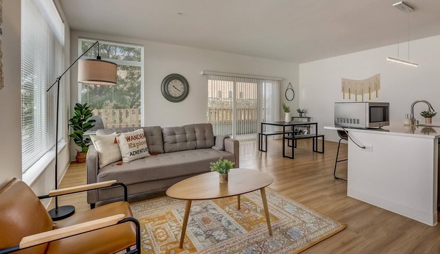 Frontdesk | 2 BR Apt near American Family Field