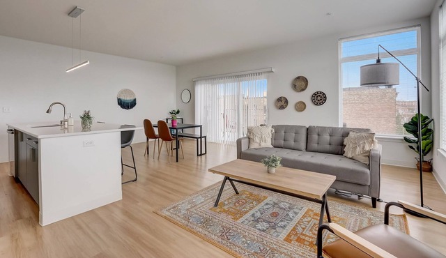 Frontdesk | 2 BR Apt near the Milwaukee Riverwalk