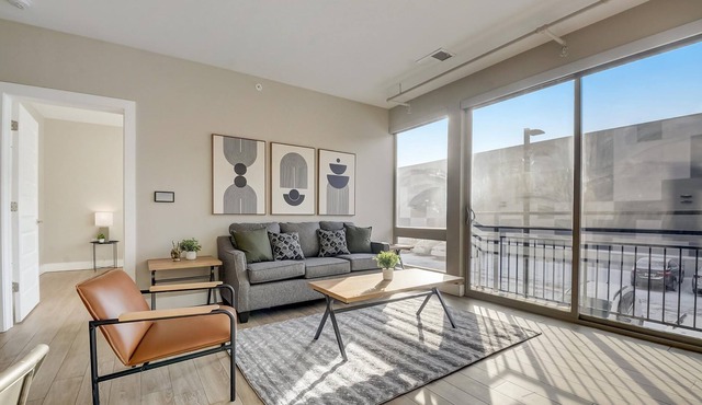 Frontdesk | 2 BR Apt near the Indy Motor Speedway