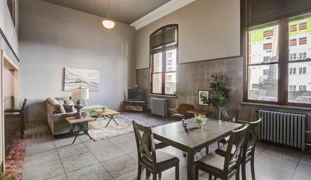Frontdesk | 3 BR Apt by Historic Haymarket
