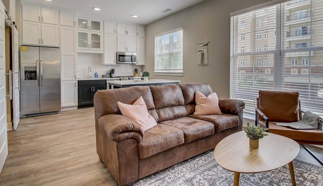 FRONTDESK 500 West Trade Apts Fourth Ward Charlotte
