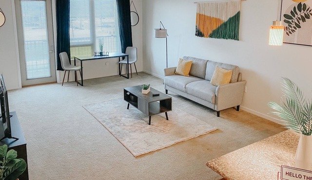 Frontdesk | Beautiful 2 BR Apt near Pittsburgh Zoo