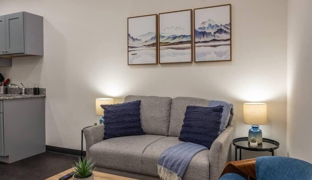 Frontdesk | Bright 1 BR Apt in Cultural District
