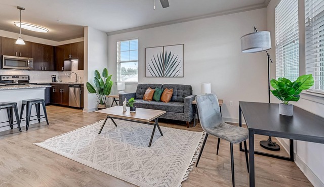 Frontdesk | Spacious 1 BR Apt near Golf Courses