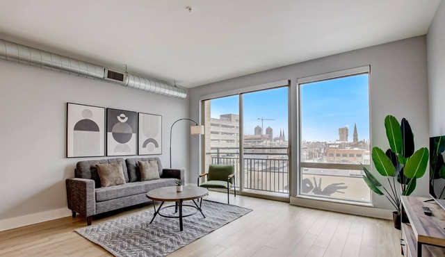 Frontdesk | Studio Apt near Indiana State Museum