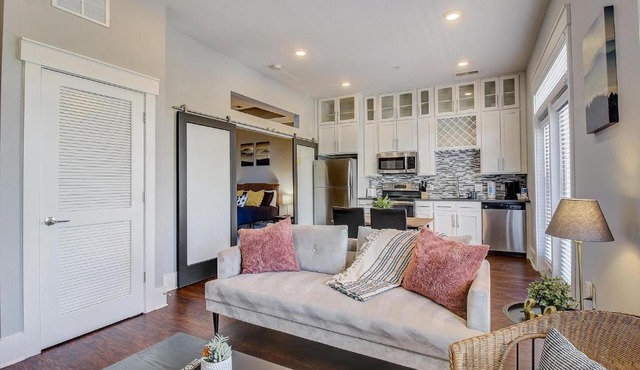 FRONTDESK Village at Commonwealth Apts Plaza Midwood Charlotte