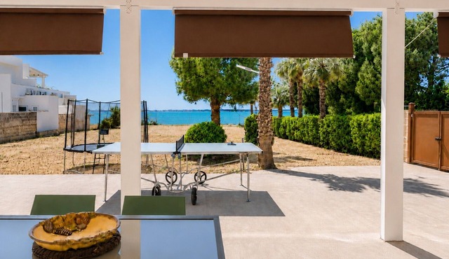 Fronte Mare Exclusive Holiday Home with Sea View, Private Garden, and Air Conditioning