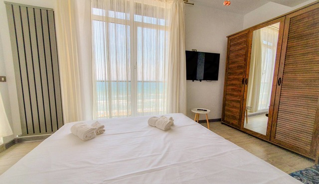 FRONTVIEW BEACH APARTMENT