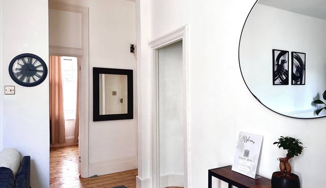 Fulham Tranquil 2BD King Bed Home w/Parking & Gdn