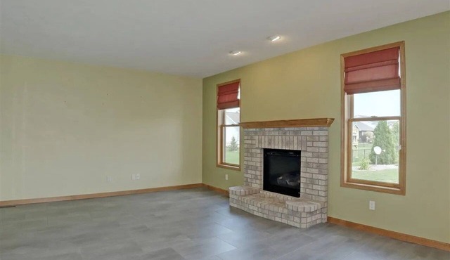 Full Family Friendly Home - EAA Ready!