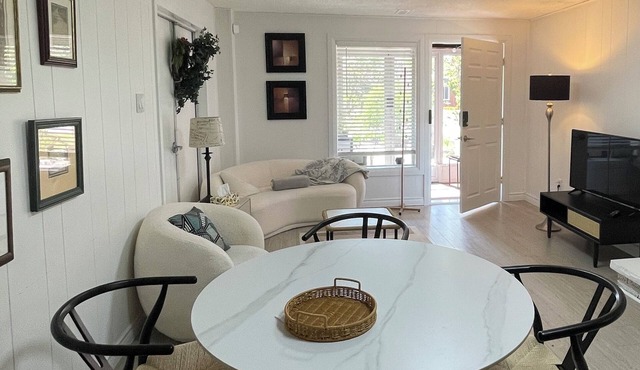 Full floor 2 bedroom suite at Thornhill