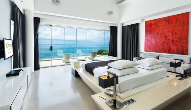 Full kitchen facilities and a living room & Beach View