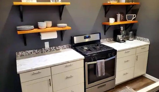 Full open concept cozy apt- 5 mins from D.T. GR