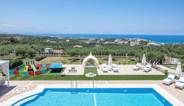 Full Privacy, 100m2 Outdoor Pool, Indoor heated Pool, Sea View!