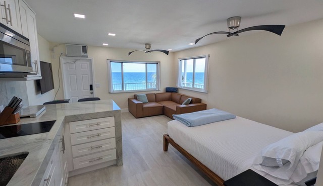 Full Remodel, Direct Beachfront 3rd Floor Corner Unit, Fantastic Views!