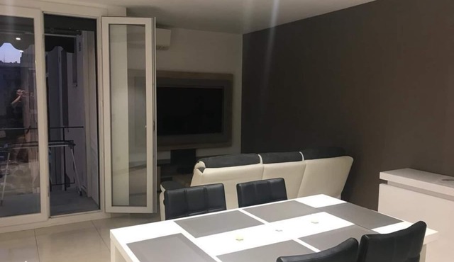 Fully air-conditioned apartment