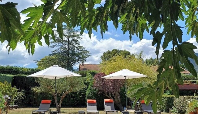 Fully air-conditioned house HEATED SWIMMING POOL