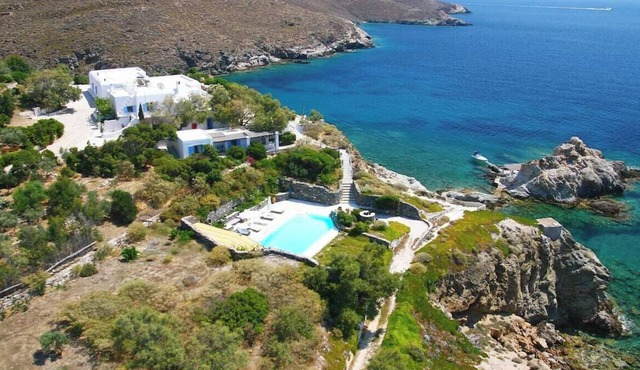 Fully Catered Vila in Cycladic in Posidonia