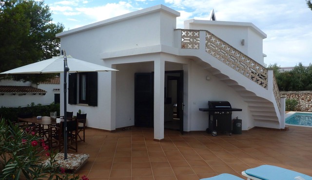 Fully equipped, modern but also traditional house with large pool