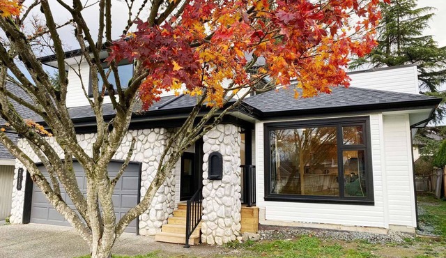 Fully equipped 4b3b house 3 minutes drive to Highway 1