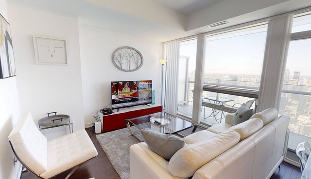 Fully-Equipped 3-BR Condo in DT Toronto