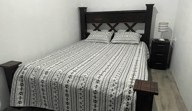 Fully equipped apartment near the Juan Santamaria Airport, San Jose, with parking space