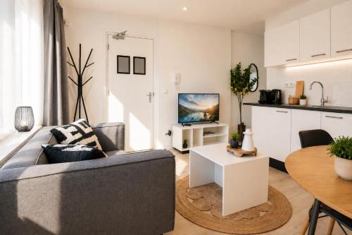 Fully Equipped Apartment, lovely bed