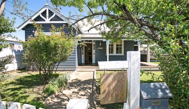Fully equipped, centrally located and close to Armidale Hospital