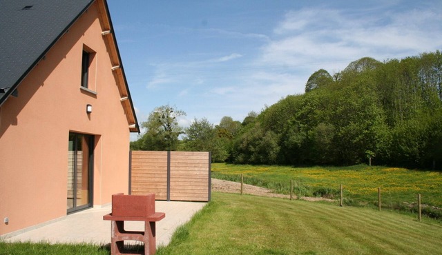 Fully equipped cottage in Mont-Saint-Michel Bay - bucolic setting with games