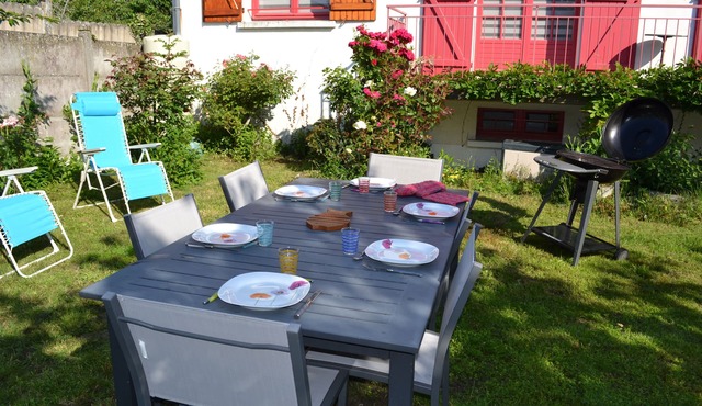 Fully equipped family home with a large garden and free fiber WIFI