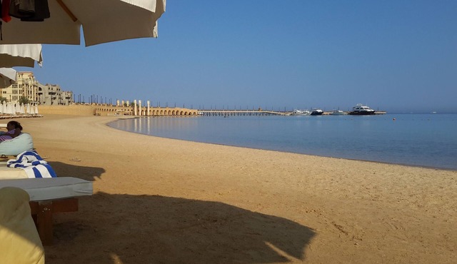 fully equipped luxury apartment sleeps 4