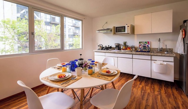 Fully equipped kitchen, WiFi, comfy king-size bed and a sofa bed, elevator.