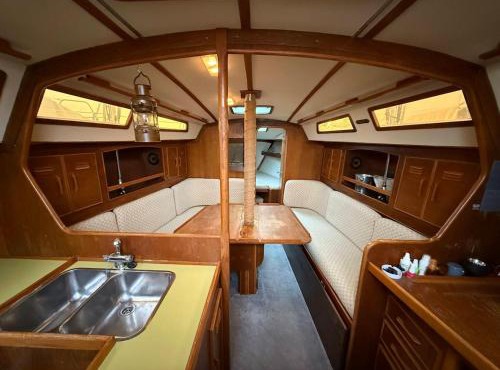 Fully equipped sailing boat and zodiac