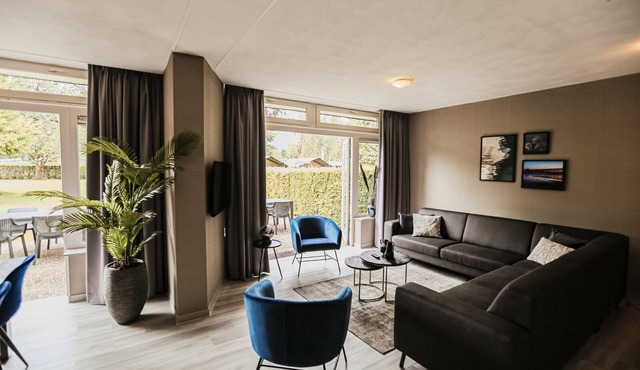 Fully equipped, semi–detached bungalow for 10 people