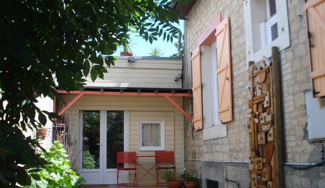 Fully equipped studio with private parking
