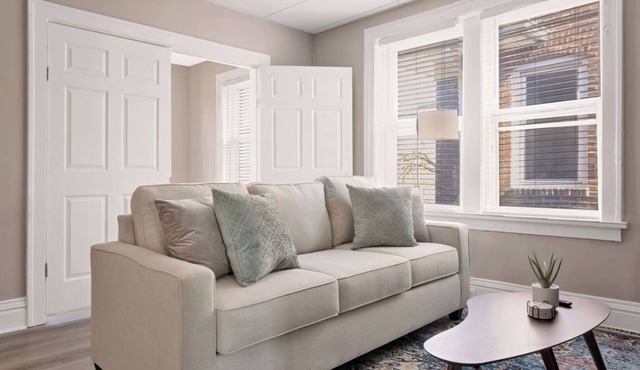 Fully Equipped Cozy 2BR Apartment Near Delmar Loop - Mid term Rental