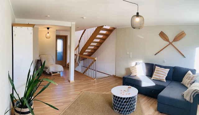 Fully equipped vacation home with large garden-just 7 minutes from the lake