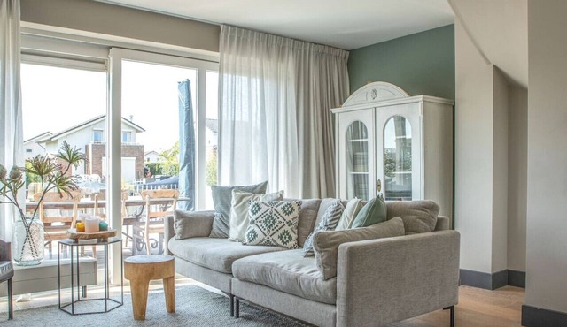 Fully Equipped Waterfront Villa with Free Parking