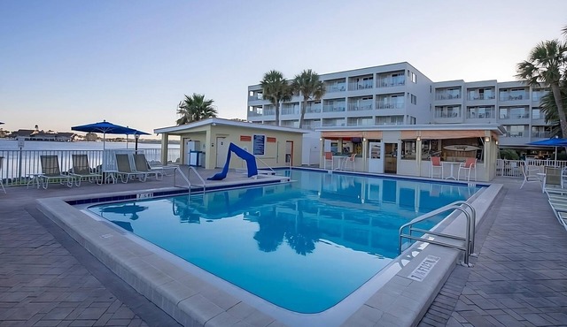 Fully Equipped Waterfront Suite with Resort Amenities on Tampa Bay