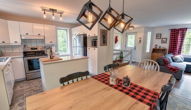 Fully Equipped Waterside Family house with pool table, arcade & more!