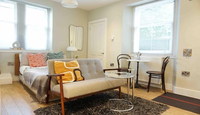 Fully licensed studio in peaceful neighbourhood